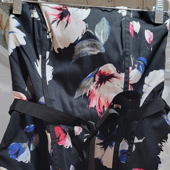 WHBM Bustier Size 0. Strapless, comes with belt. Like new, worn 1-2 times. - Picture 2 of 4